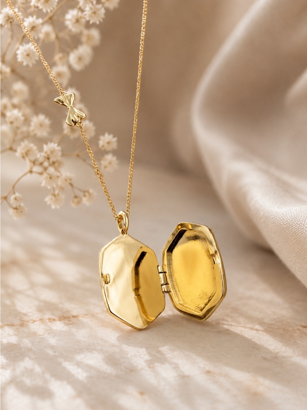 Kendra Scott x LoveShackFancy Daphne Gold Locket Necklace - Picture 6 of 8